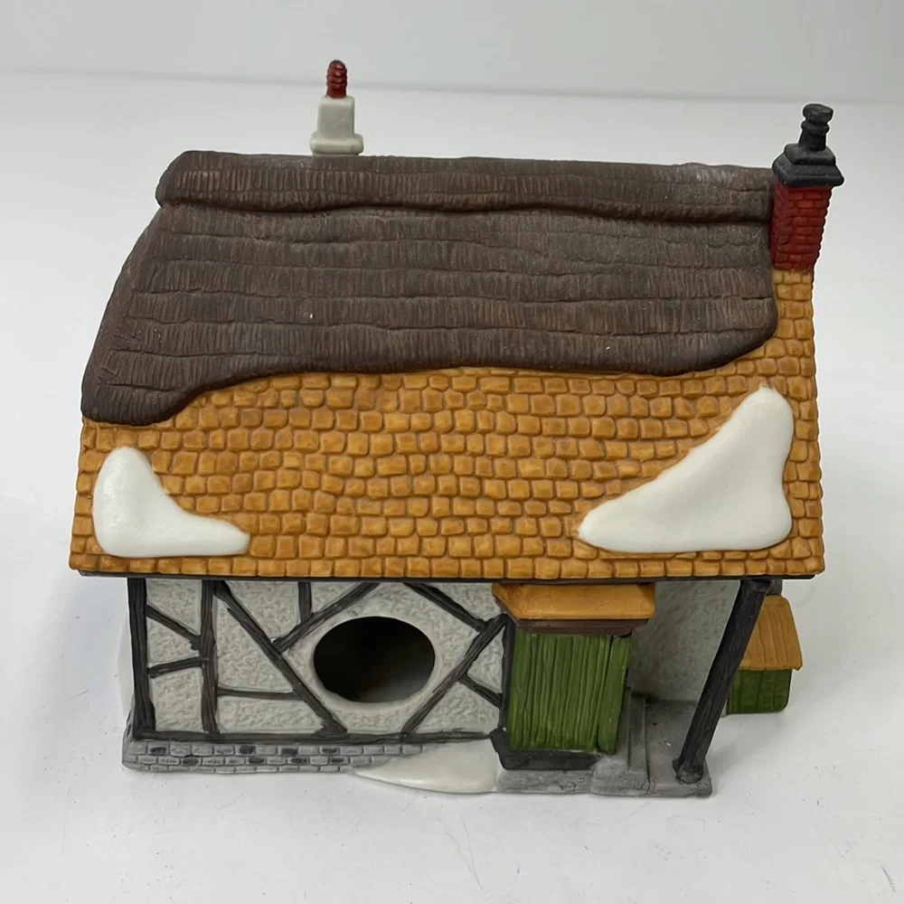 DEPARTMENT 56 “OLIVER TWIST MAYLIE COTTAGE”Christmas village